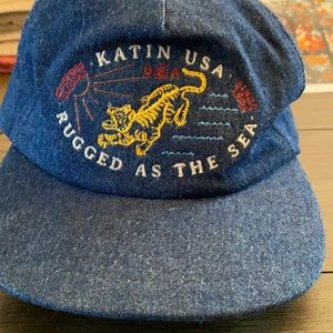 Katin hat.